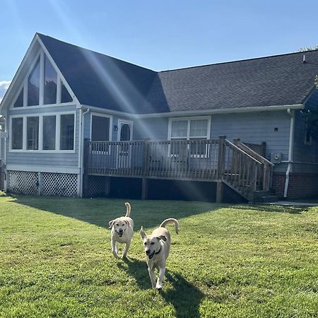 Bears Valley Inn - Great Location! - Peaceful, Children And Dog Friendly Retreat - Less Than 15 Min To All Attractions - Private Pool Club & Fishing Hole - Game Room With Tv Sevierville Exterior foto