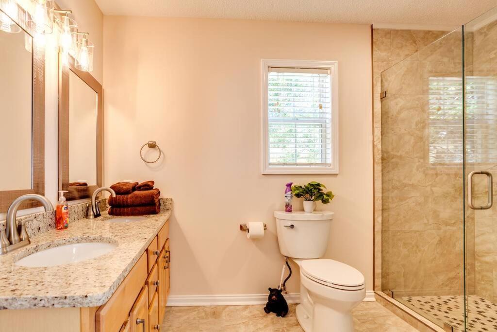 Bears Valley Inn - Great Location! - Peaceful, Children And Dog Friendly Retreat - Less Than 15 Min To All Attractions - Private Pool Club & Fishing Hole - Game Room With Tv Sevierville Exterior foto