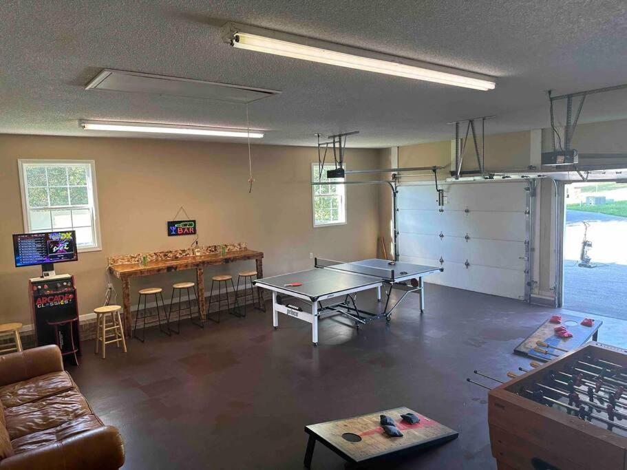 Bears Valley Inn - Great Location! - Peaceful, Children And Dog Friendly Retreat - Less Than 15 Min To All Attractions - Private Pool Club & Fishing Hole - Game Room With Tv Sevierville Exterior foto