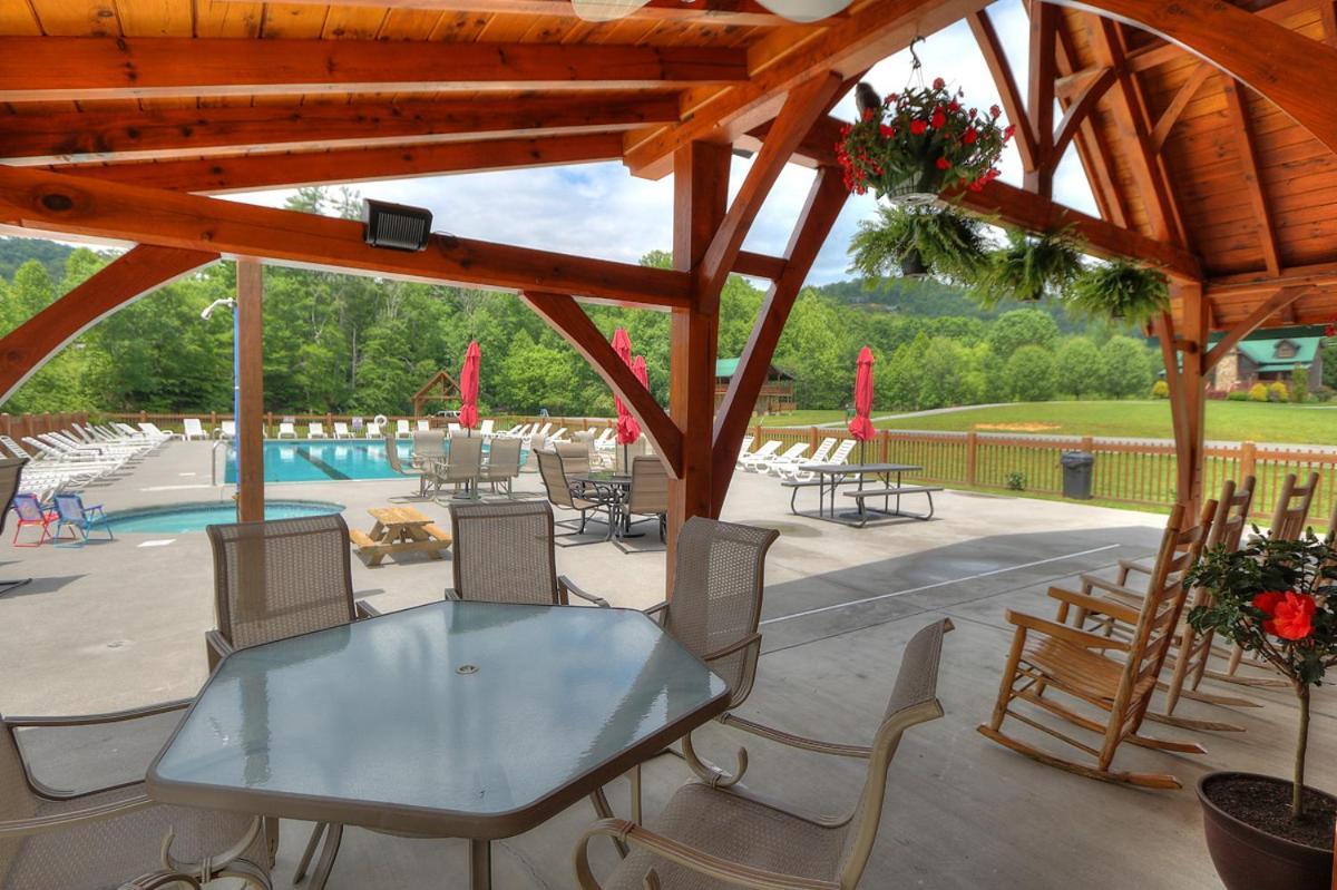 Bears Valley Inn - Great Location! - Peaceful, Children And Dog Friendly Retreat - Less Than 15 Min To All Attractions - Private Pool Club & Fishing Hole - Game Room With Tv Sevierville Exterior foto